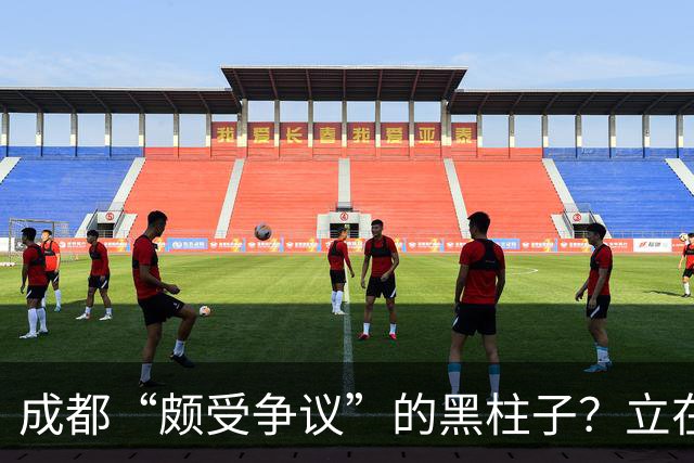 成都“颇受争议”的黑柱子？立在高档商场外，被好多人认为有猫腻